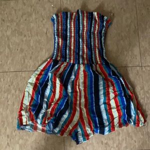 I am selling a dress it’s a small for kids